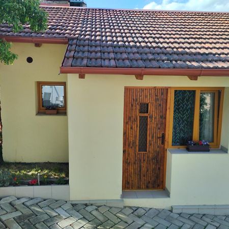 Male Utulne Studio S Koupelnou A Kuchynkou Svinarov 外观 照片