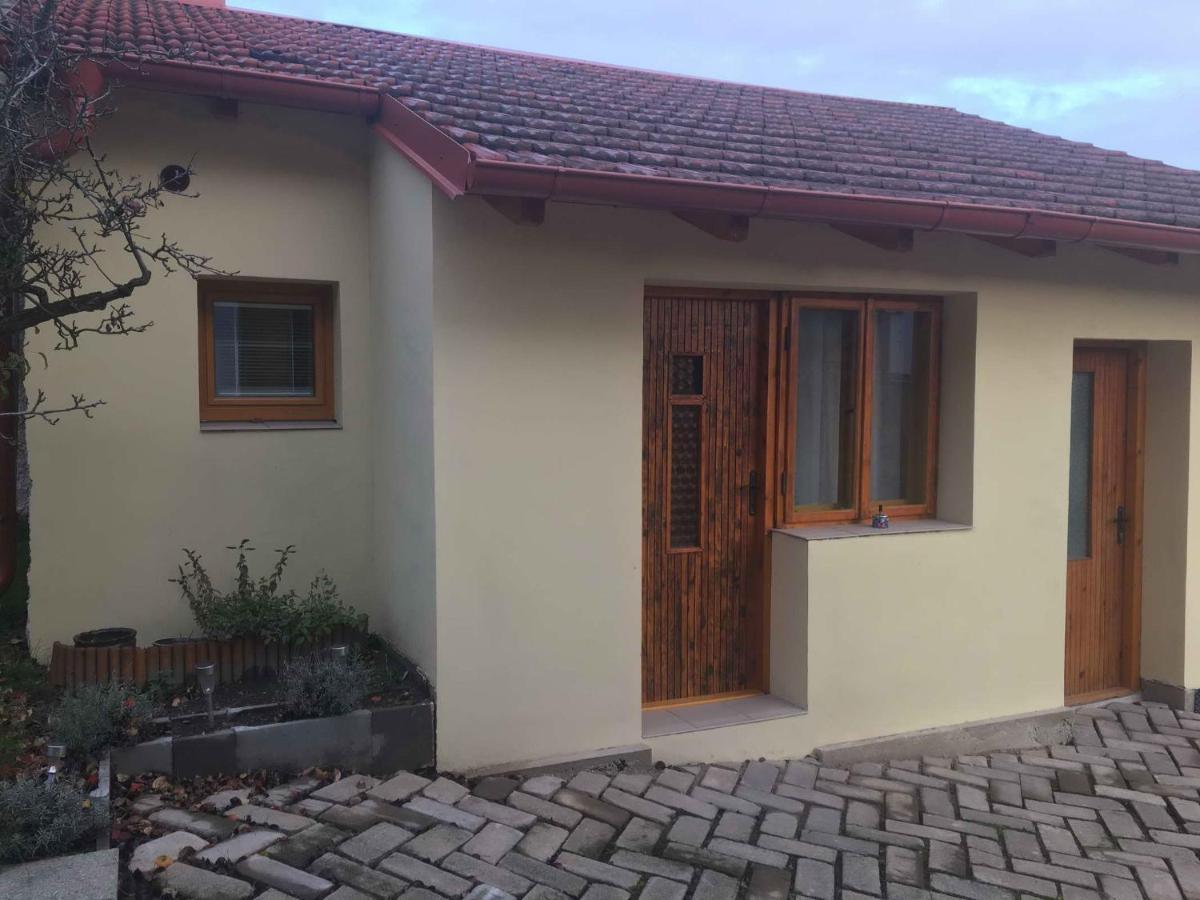 Male Utulne Studio S Koupelnou A Kuchynkou Svinarov 外观 照片